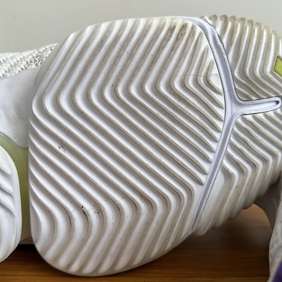 Nike Lebron 16 “Buzz Lightyear” - Picture 5 of 6